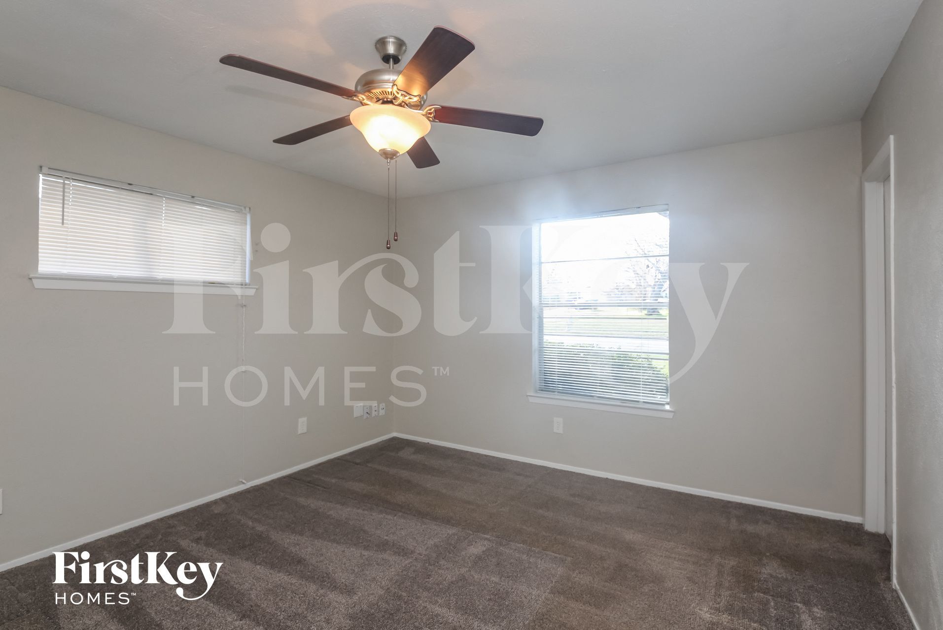 Building Photo - 1546 Willowbrook St