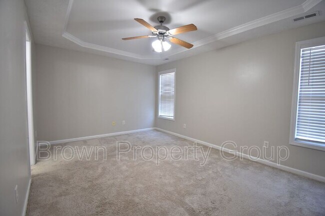 Building Photo - 5609 Thackeray Dr