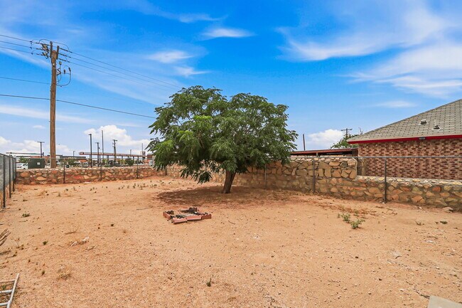 Building Photo - 12320 Robert Dahl Dr