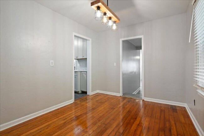 Building Photo - 1702 E 41st St