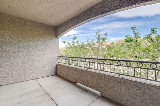 Building Photo - 8250 N Grand Canyon Dr