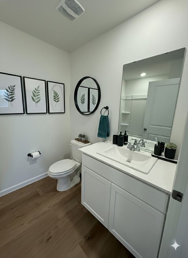 Building Photo - Four Bedroom/Two Bath - Summerdale