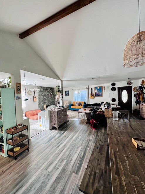 Building Photo - 3823 Via Del Conquistador