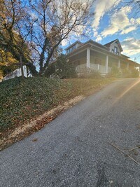 Building Photo - 565 Trinity Rd