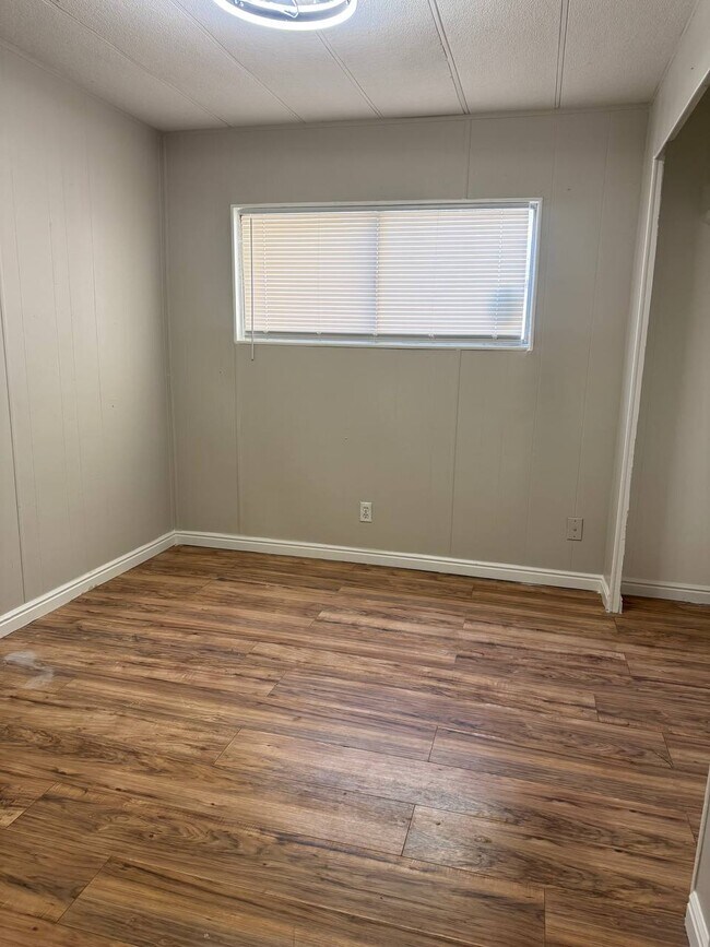 Building Photo - SALINA RENTALS - TRLR #3