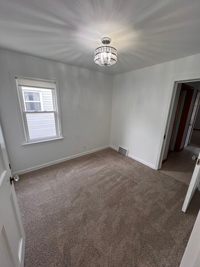 Building Photo - 123 Gould Ave