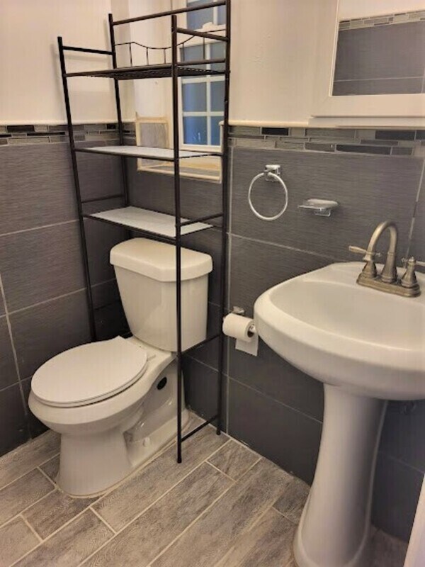 Building Photo - 1674 Louis Dr