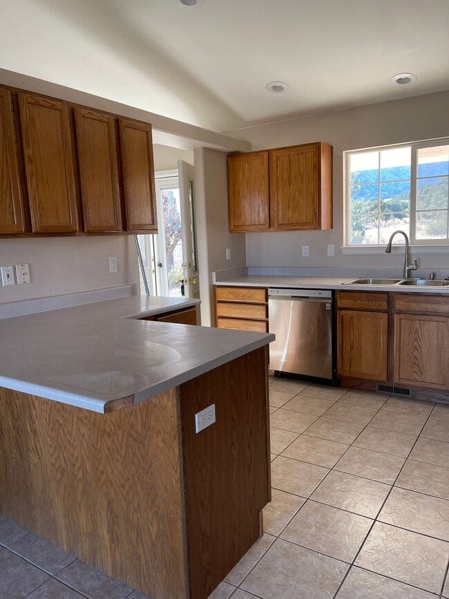 Building Photo - 66 Wild Rose Dr