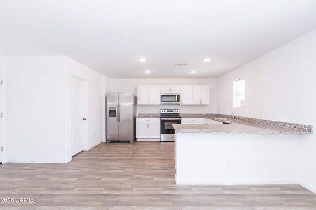 Building Photo - 1441 E Tuscany St