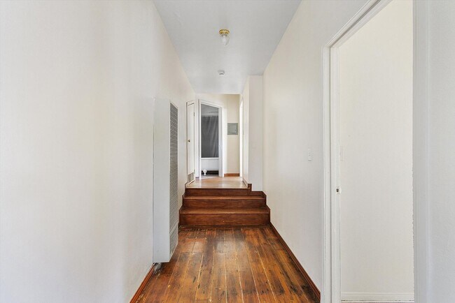 Building Photo - 1431 Linden St