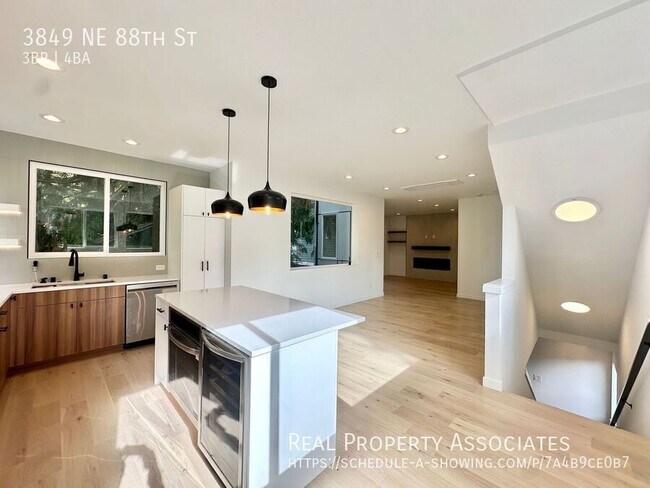 Building Photo - 3849 NE 88th St