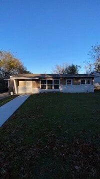 Building Photo - 2120 Jane St