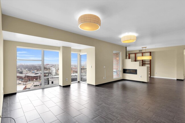 Building Photo - 3,400 SQFT CONDO IN DOWNTOWN CHAMPAIGN W/ ...