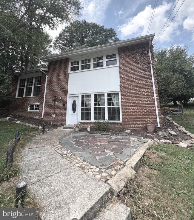 Building Photo - 5610 Iona Way