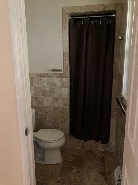 Attached Master Bath - 2545 Teller St