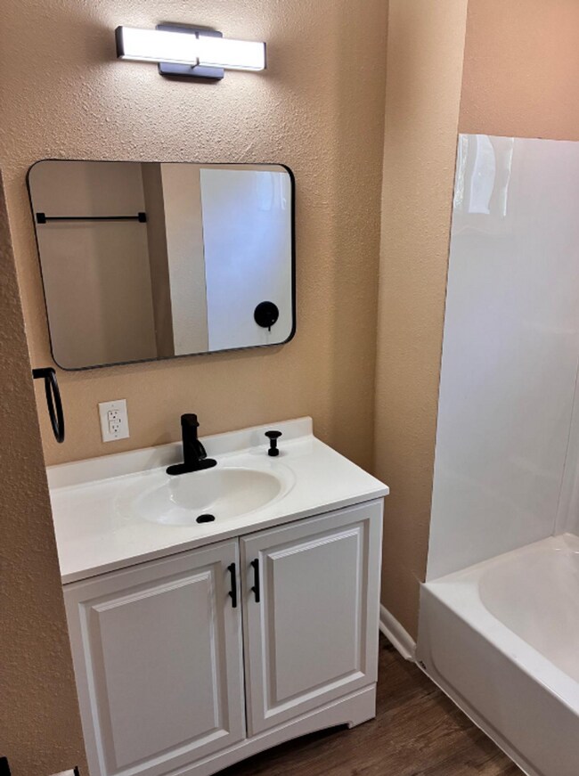 Building Photo - 3 Bed 1.5 Bath Rental Home in Prue - Move-in Ready