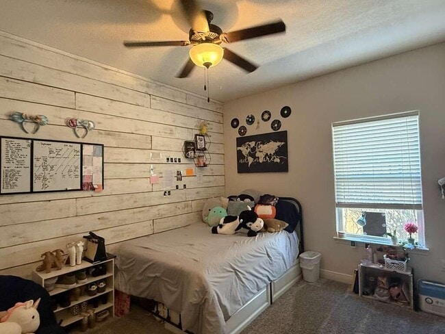 Building Photo - 703 Nutmeg Ave