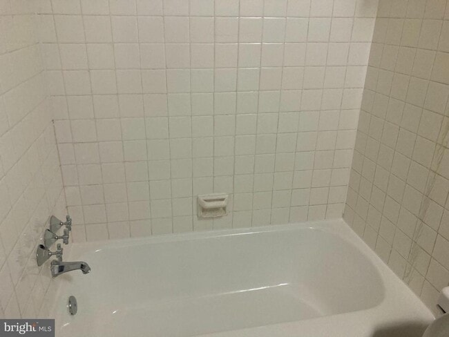 Building Photo - 1801 Clydesdale Pl NW