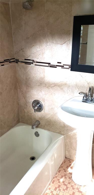 Building Photo - 750 7th Ave N