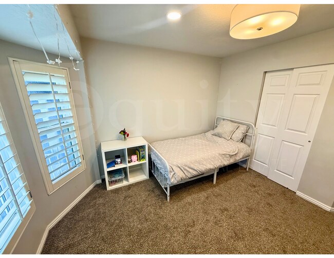 Building Photo - 787 W Vahe St