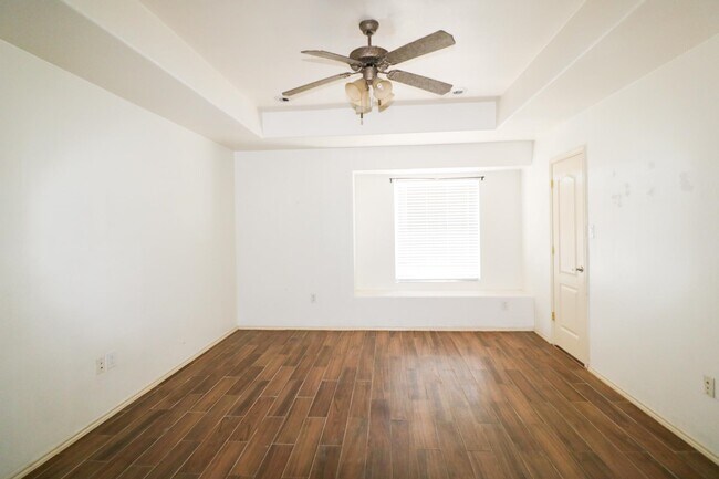 Building Photo - 9310 Albany Dr