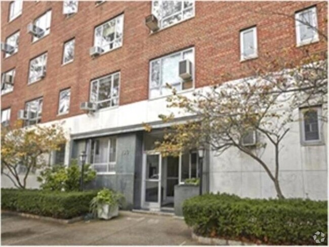 Building Photo - 130 8th Ave