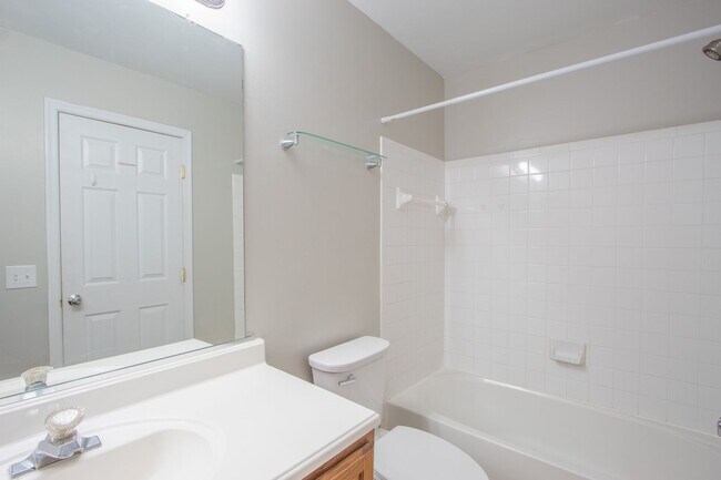 Building Photo - Great Views Overlooking the Golf Course - Large 3 Bedroom End unit TownHouse