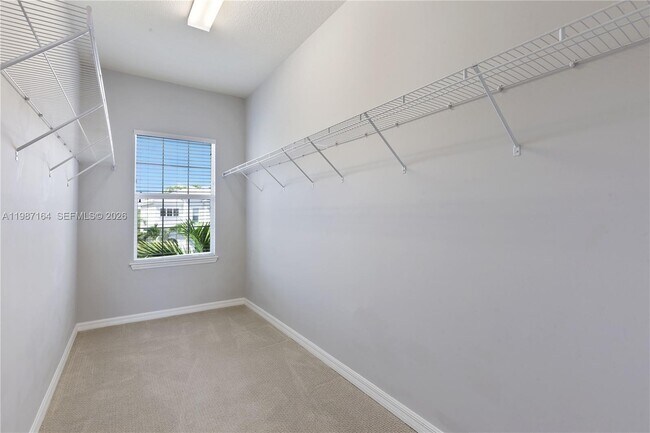 Building Photo - 1101 Banyan Dr