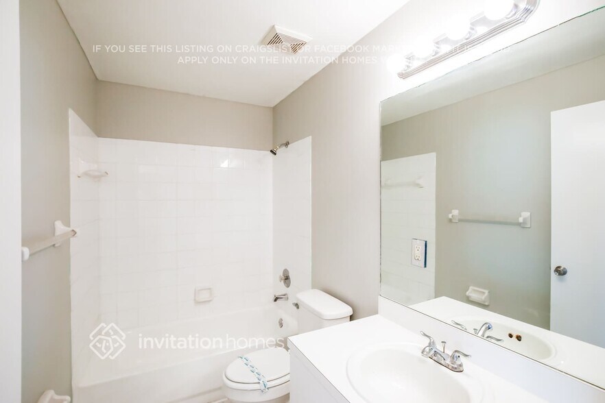 Building Photo - 2542 Country Golf Dr
