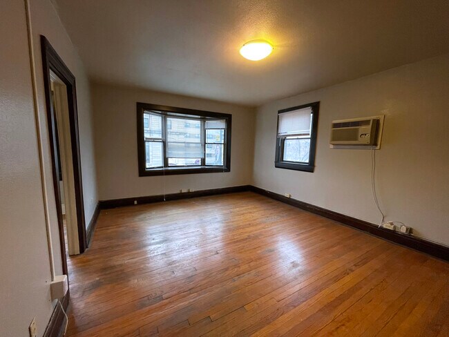 Building Photo - 108 S Linn St