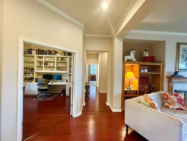 Building Photo - 107 Yaupon Ln