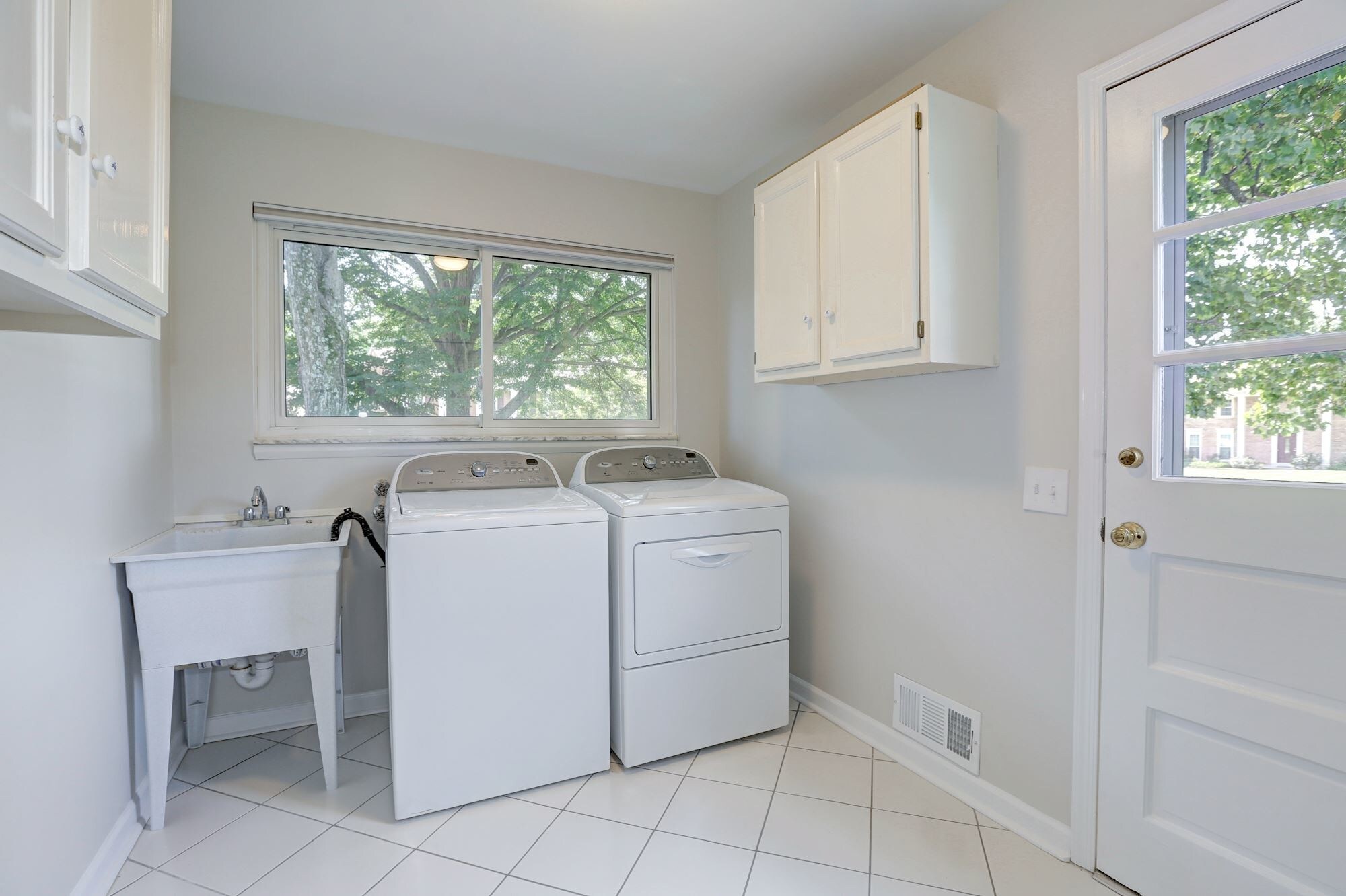 Building Photo - 8804 Falls Chapel Way