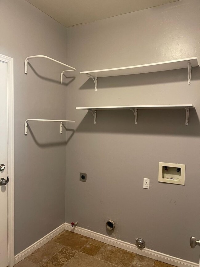 Building Photo - 11916 Grecian Laurel St