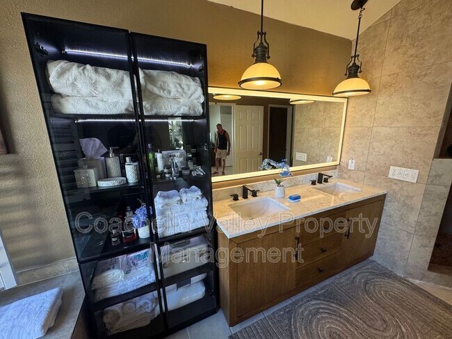 Building Photo - 43584 Via Magellan Dr