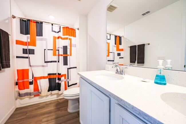 Building Photo - 2318 Lancashire St