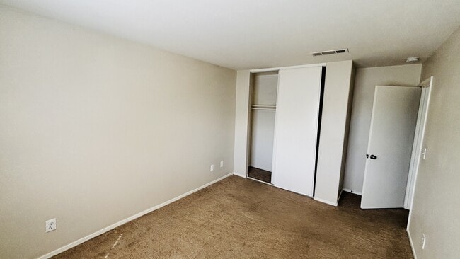 Building Photo - 5754 Wind Dancer Dr