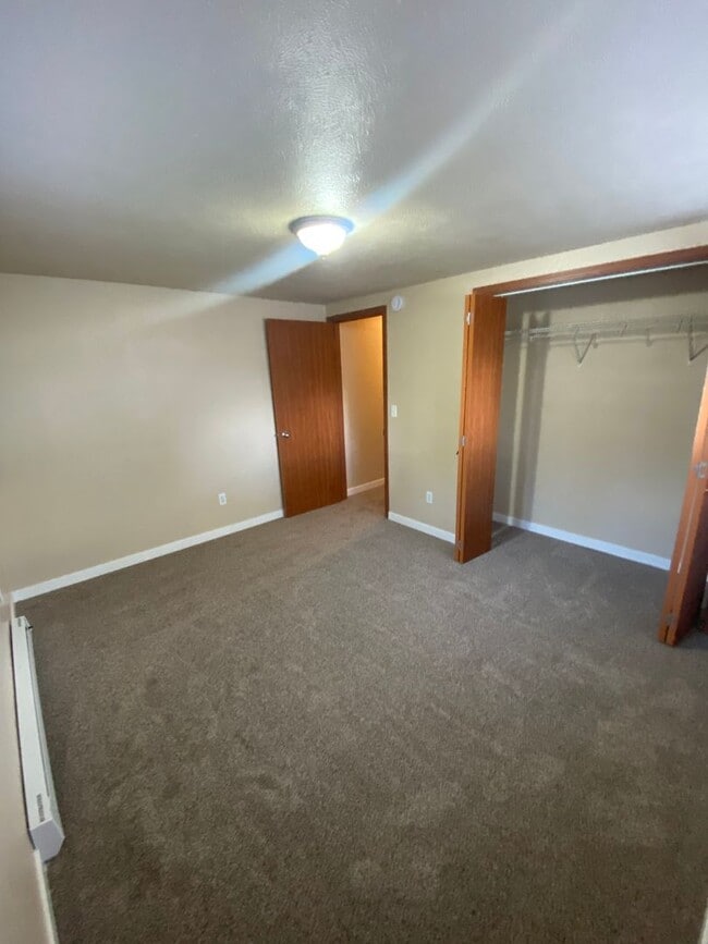 Building Photo - Great Spokane Valley Location-2 bed 1 bath...
