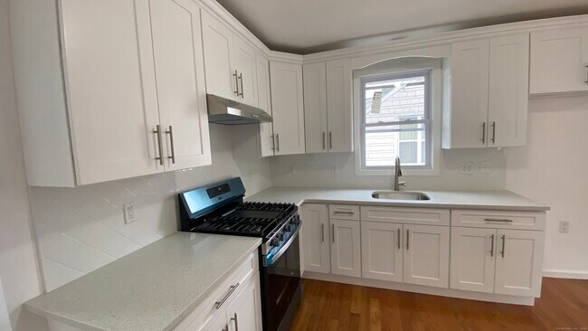 Building Photo - 48 Britton Ave