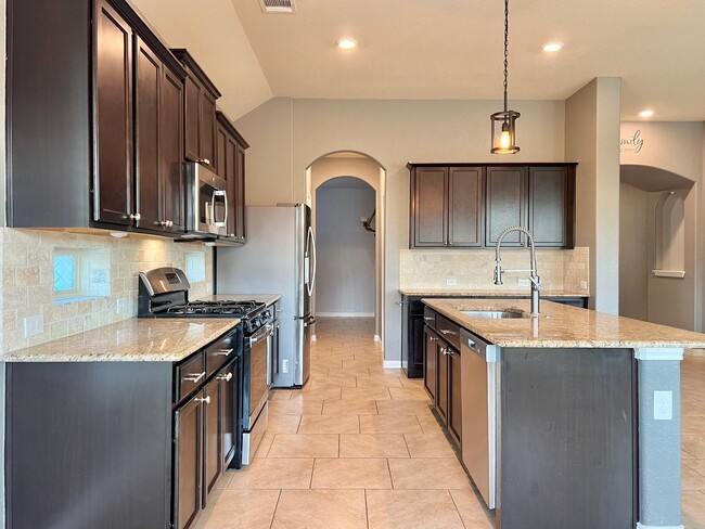 Building Photo - Gorgeous and spacious 4 bed 3.5 bath in Ka...