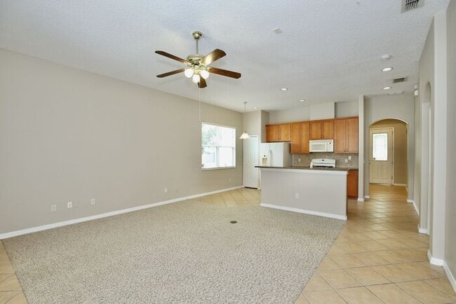 Building Photo - Spacious 3/2 Home located in Summerport Co...