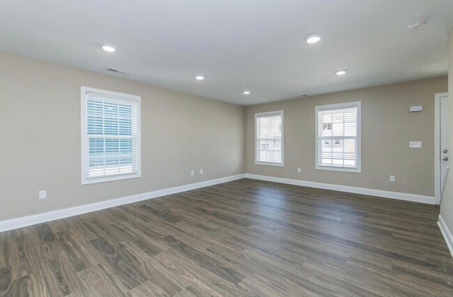 Building Photo - 4024 Ruby Rose Rd