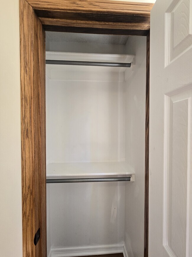 Building Photo - 4462 S Elizabeth Ave