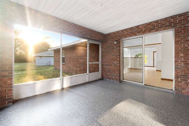 Building Photo - Spacious 3-bed/2-bath Home for Rent in Sil...