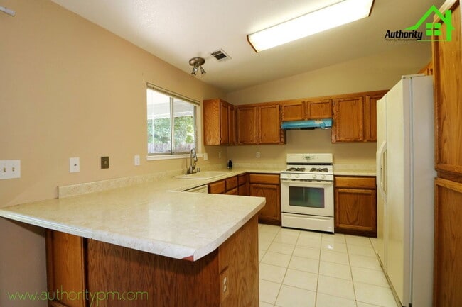 Building Photo - 2566 Capella St
