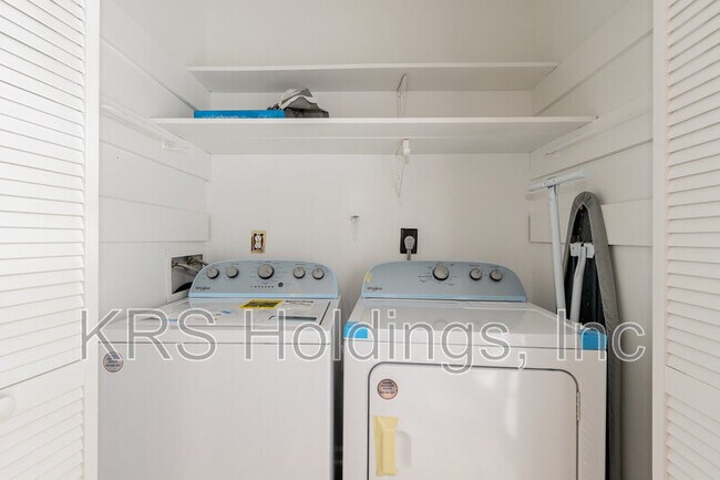 Building Photo - 2519 Hitchcock Dr