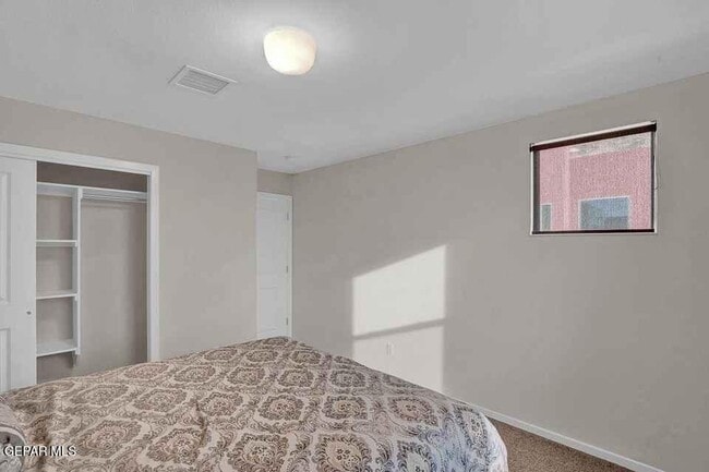Building Photo - 4016 Camelot Heights Dr