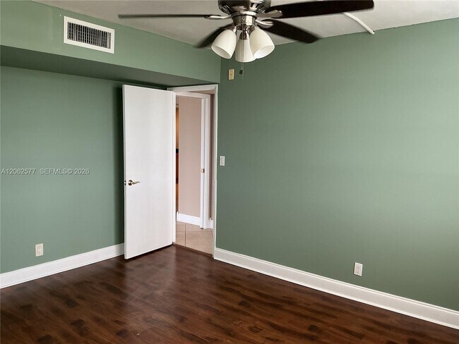 Building Photo - 3010 N Course Dr