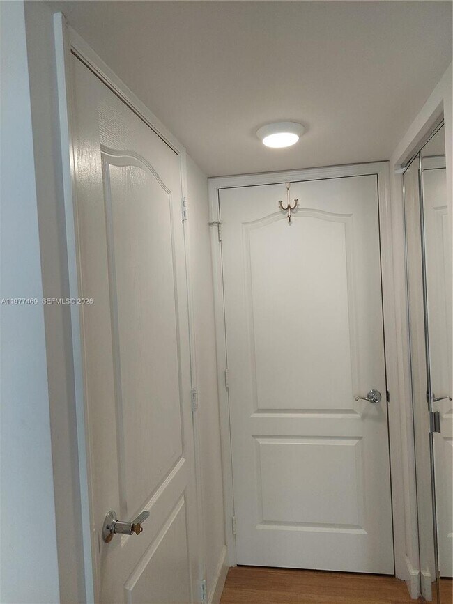 Building Photo - 1200 Brickell Bay Dr