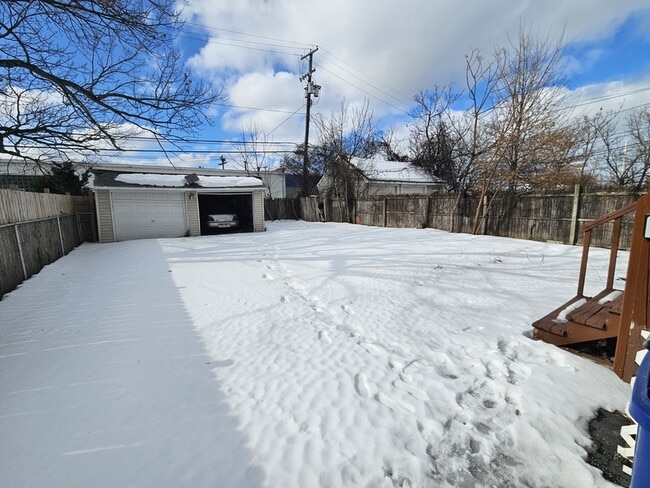 Building Photo - 3272 W 116th St