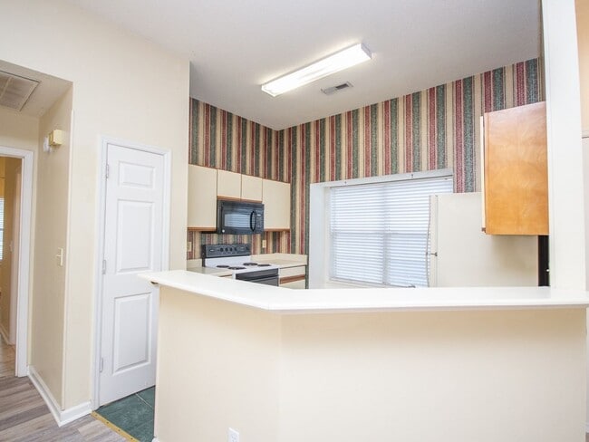 Building Photo - Location...Location....Location in Madison!